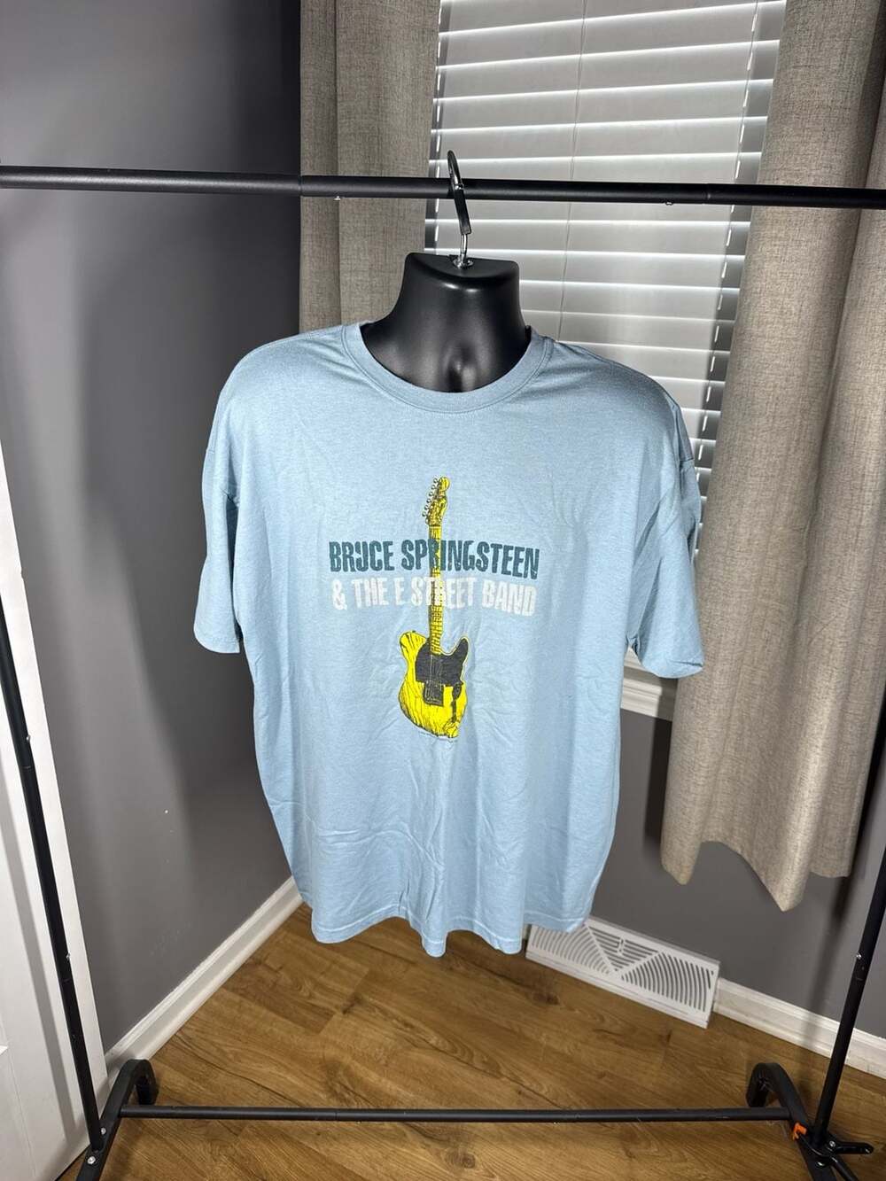 Vintage 2005 Bruce Springsteen & The E Street Band Guitar Shirt XL
